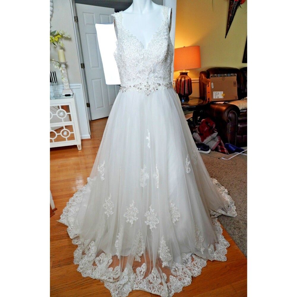 Dancing Queen Bridal Style 0006 Size XXL Lace Applique Wedding Gown NWT $1550
